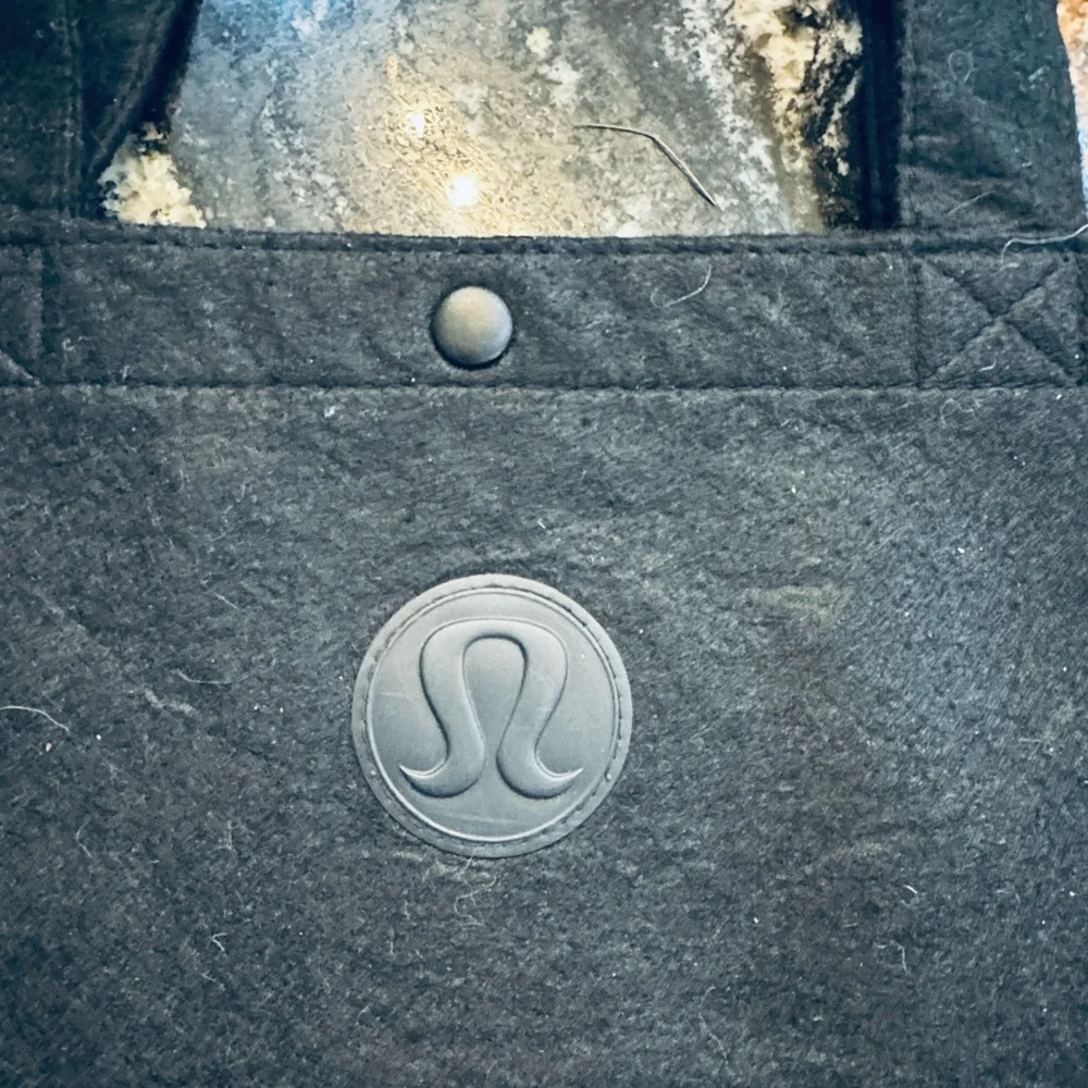 Large Lululemon Athletica Black and White‎ Shoulder Bag